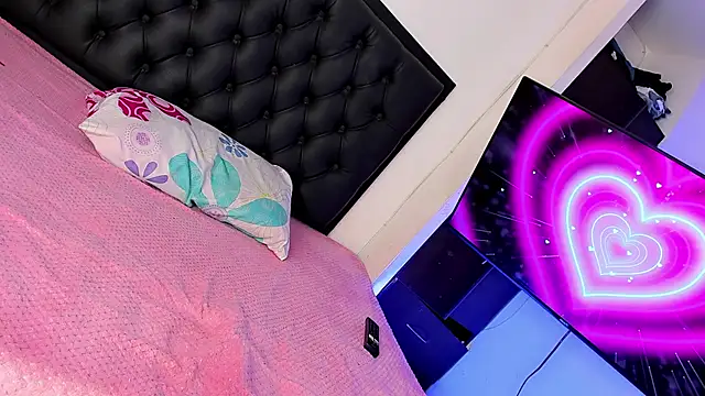 Maryonthemoon online show from 09-27-25, 04:06