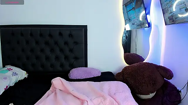 Snapshot of Maryonthemoon chatting on 03-29-26, 03:39 Maryonthemoon online show from 03-29-26, 03:39