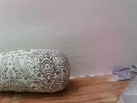 Snapshot of -SingleMom- chatting on 09-30-25, 04:23 -SingleMom- online show from 09-30-25, 04:23