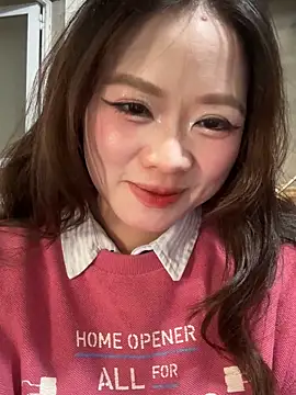 Snapshot of Hellen_111 chatting on 10-28-25, 08:18 Hellen 111 online show from 10-28-25, 08:18