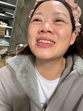 Snapshot of Hellen_111 chatting on 10-30-25, 06:37 Hellen 111 online show from 10-30-25, 06:37