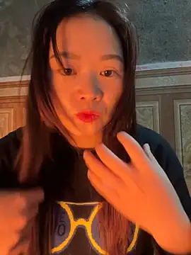 Snapshot of Hellen_111 chatting on 11-06-25, 02:12 Hellen 111 online show from 11-06-25, 02:12