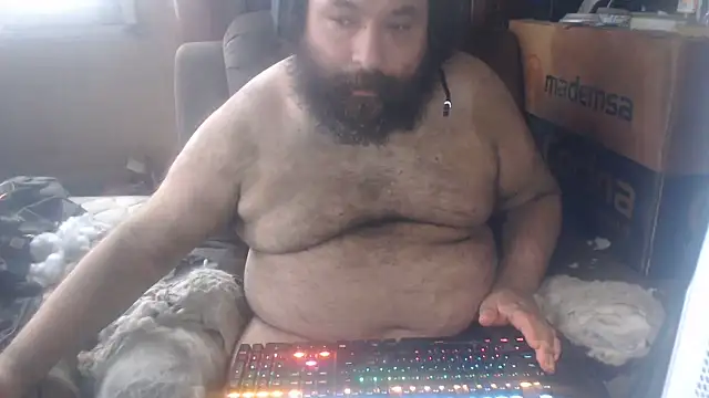 Snapshot of hairyhulk chatting on 06-04-26, 08:26 hairyhulk online show from 06-04-26, 08:26
