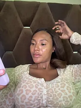 Snapshot of KyaraMiller chatting on 03-25-26, 04:40 KyaraMiller online show from 03-25-26, 04:40