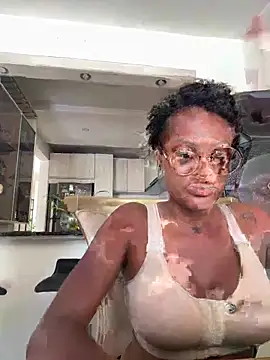 Snapshot of KyaraMiller chatting on 04-14-26, 09:43 KyaraMiller online show from 04-14-26, 09:43