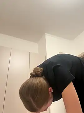 KateRedgar online show from 10-16-25, 05:14