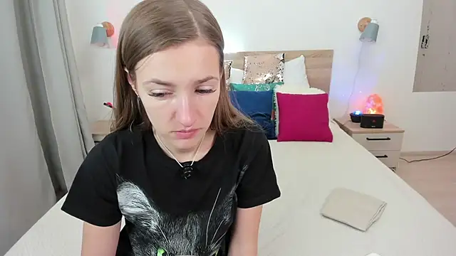 KateRedgar online show from 02-05-26, 04:55