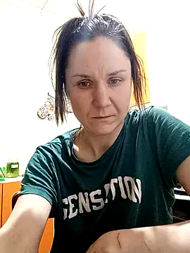 Snapshot of Holly_Bette chatting on 02-04-25, 04:48 Holly Bette online show from 02-04-25, 04:48