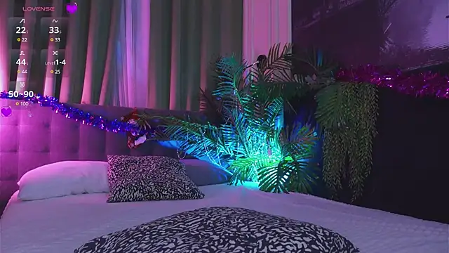 Mia  Peach online show from 12-22-24, 10:36