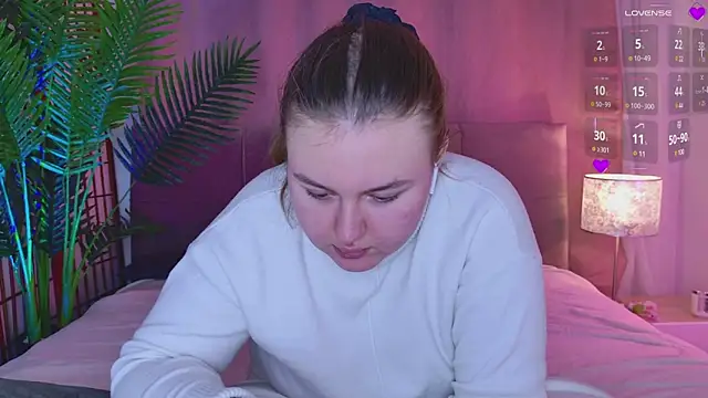 Mia  Peach online show from 01-22-25, 04:02