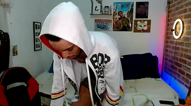 Snapshot of colinbrown chatting on 02-12-25, 01:59 colinbrown online show from 02-12-25, 01:59