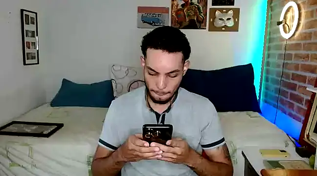 Snapshot of colinbrown chatting on 02-14-25, 07:23 colinbrown online show from 02-14-25, 07:23