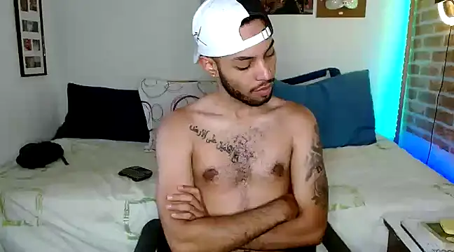 Snapshot of colinbrown chatting on 02-19-25, 05:49 colinbrown online show from 02-19-25, 05:49