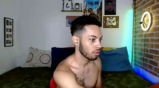 Snapshot of colinbrown chatting on 03-10-25, 01:10 colinbrown online show from 03-10-25, 01:10