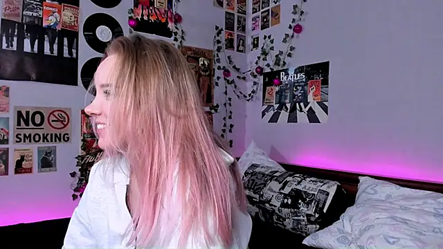 Snapshot of AliciaParkerf chatting on 01-06-25, 11:31 AliciaParkerf online show from 01-06-25, 11:31