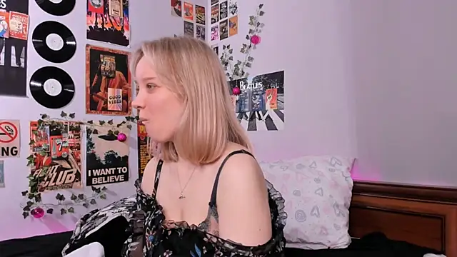 Snapshot of AliciaParkerf chatting on 02-06-25, 08:23 AliciaParkerf online show from 02-06-25, 08:23