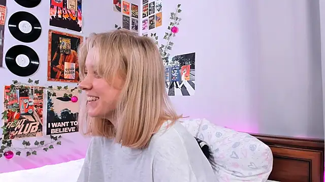 Snapshot of AliciaParkerf chatting on 02-12-25, 11:30 AliciaParkerf online show from 02-12-25, 11:30