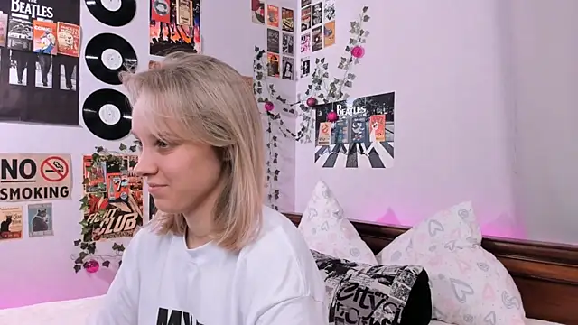 Snapshot of AliciaParkerf chatting on 02-18-25, 08:14 AliciaParkerf online show from 02-18-25, 08:14