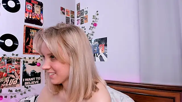 Snapshot of AliciaParkerf chatting on 02-25-25, 11:33 AliciaParkerf online show from 02-25-25, 11:33