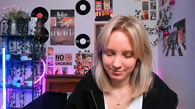 Snapshot of AliciaParkerf chatting on 03-08-25, 12:00 AliciaParkerf online show from 03-08-25, 12:00