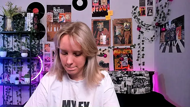 Snapshot of AliciaParkerf chatting on 03-15-25, 08:32 AliciaParkerf online show from 03-15-25, 08:32