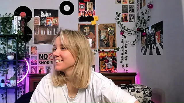 Snapshot of AliciaParkerf chatting on 03-16-25, 08:43 AliciaParkerf online show from 03-16-25, 08:43