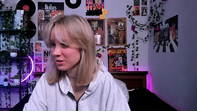 Snapshot of AliciaParkerf chatting on 03-17-25, 09:02 AliciaParkerf online show from 03-17-25, 09:02