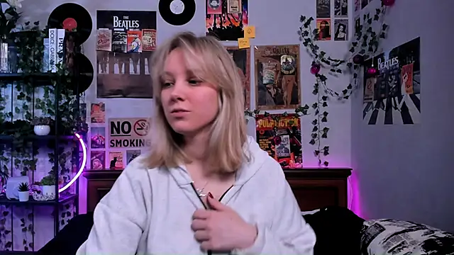 Snapshot of AliciaParkerf chatting on 03-18-25, 12:27 AliciaParkerf online show from 03-18-25, 12:27