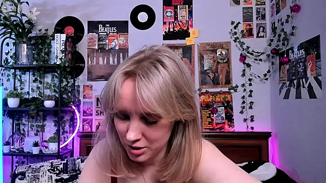 Snapshot of AliciaParkerf chatting on 03-18-25, 03:31 AliciaParkerf online show from 03-18-25, 03:31