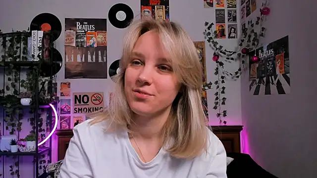 Snapshot of AliciaParkerf chatting on 03-20-25, 11:45 AliciaParkerf online show from 03-20-25, 11:45