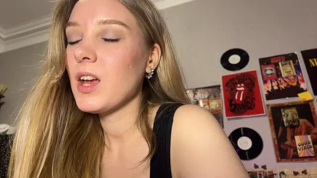Snapshot of AliciaParkerf chatting on 09-11-25, 10:21 AliciaParkerf online show from 09-11-25, 10:21