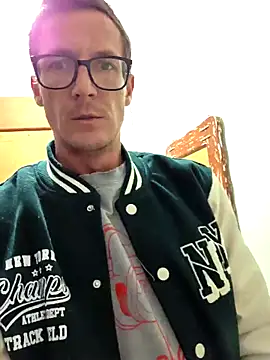 Snapshot of TheSouthernKing chatting on 12-22-25, 10:07 TheSouthernKing online show from 12-22-25, 10:07