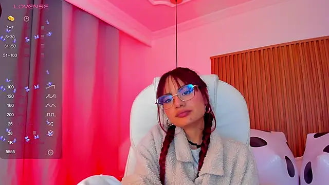 Snapshot of sophiecherry_ chatting on 10-03-25, 01:46 sophiecherry online show from 10-03-25, 01:46