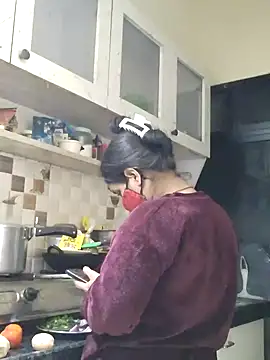 Snapshot of IND_COUPLE1 chatting on 12-14-24, 06:52 IND COUPLE1 online show from 12-14-24, 06:52