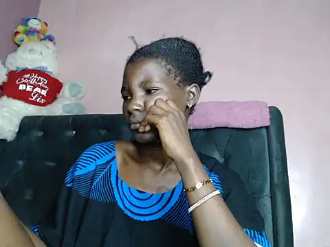 Snapshot of TrishaKalid chatting on 12-30-24, 07:21 TrishaKalid online show from 12-30-24, 07:21