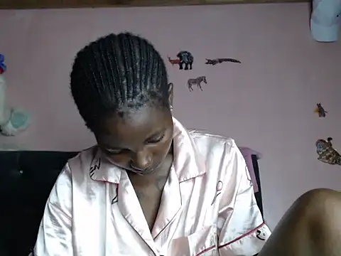 Snapshot of TrishaKalid chatting on 01-21-25, 08:43 TrishaKalid online show from 01-21-25, 08:43
