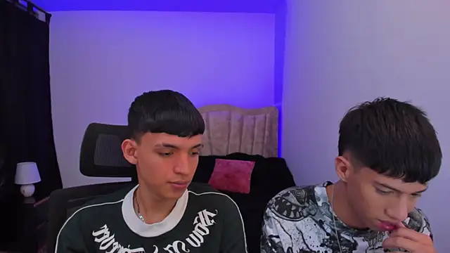 Snapshot of Juan_Nd_Steven chatting on 09-26-25, 04:27 Juan Nd Steven online show from 09-26-25, 04:27