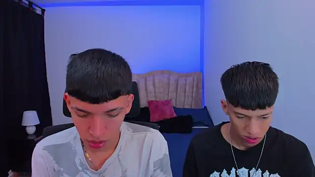 Snapshot of Juan_Nd_Steven chatting on 10-05-25, 12:25 Juan Nd Steven online show from 10-05-25, 12:25