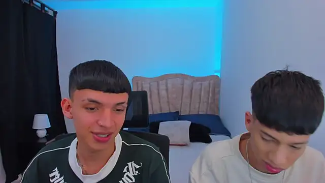 Snapshot of Juan_Nd_Steven chatting on 10-09-25, 04:32 Juan Nd Steven online show from 10-09-25, 04:32