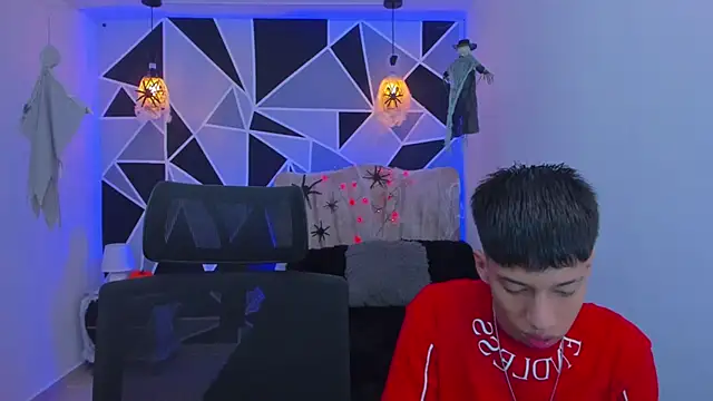 Snapshot of Juan_Nd_Steven chatting on 10-22-25, 04:24 Juan Nd Steven online show from 10-22-25, 04:24