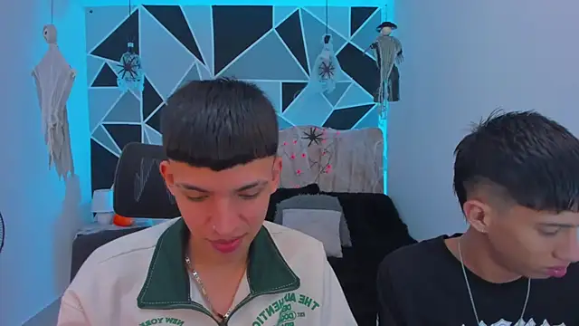 Snapshot of Juan_Nd_Steven chatting on 10-24-25, 03:58 Juan Nd Steven online show from 10-24-25, 03:58