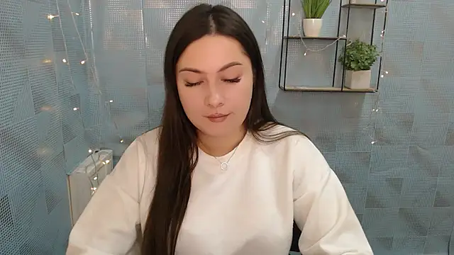 Snapshot of EmiliaTemi_ chatting on 12-17-24, 02:00 EmiliaTemi online show from 12-17-24, 02:00