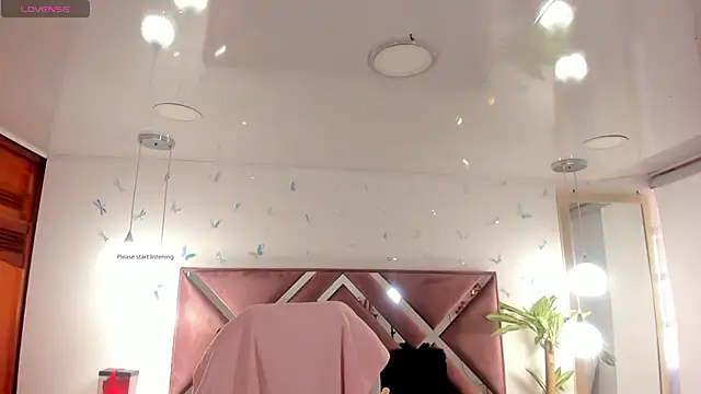 Snapshot of _Antonnela_ chatting on 10-05-25, 02:04 Antonnela online show from 10-05-25, 02:04