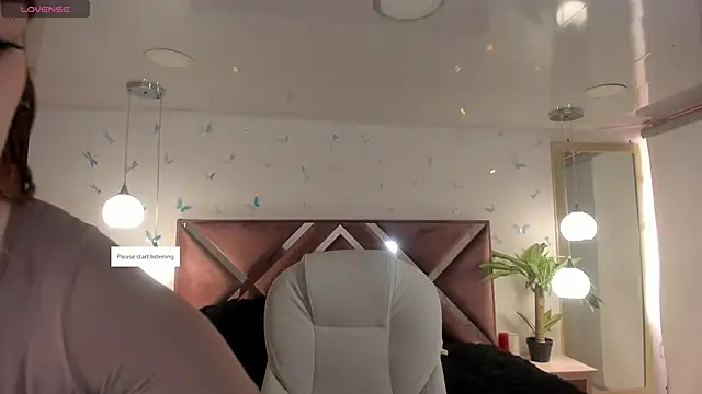 Snapshot of _Antonnela_ chatting on 10-20-25, 02:06 Antonnela online show from 10-20-25, 02:06