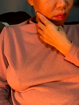 Laura8910 online show from 12-05-24, 12:00