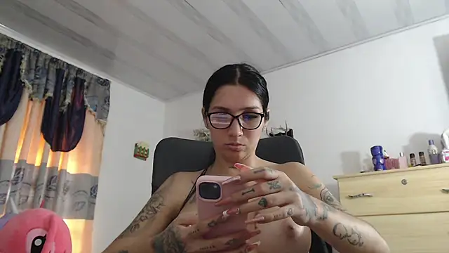 Snapshot of sweet_cutetras22 chatting on 01-04-25, 03:07 sweet cutetras22 online show from 01-04-25, 03:07