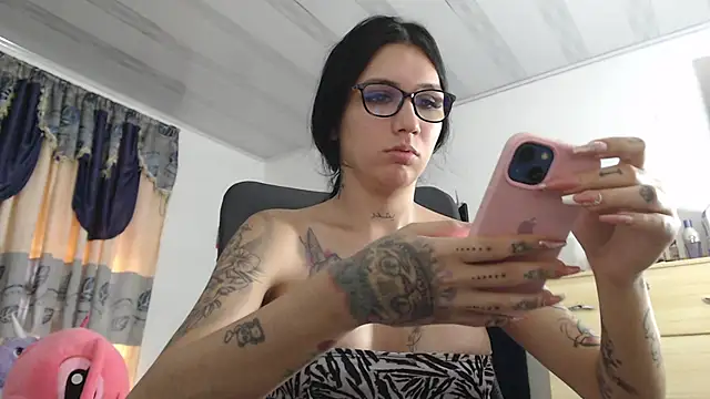 Snapshot of sweet_cutetras22 chatting on 01-05-25, 02:19 sweet cutetras22 online show from 01-05-25, 02:19