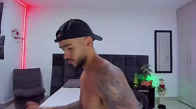 Snapshot of Alexander_Martines chatting on 12-29-24, 12:30 Alexander Martines online show from 12-29-24, 12:30