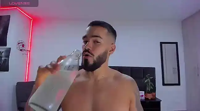 Snapshot of Alexander_Martines chatting on 02-08-25, 11:24 Alexander Martines online show from 02-08-25, 11:24