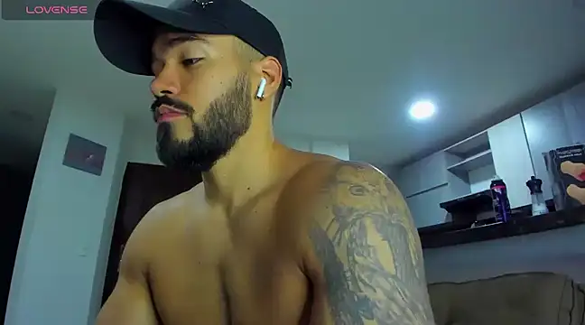 Snapshot of Alexander_Martines chatting on 02-17-25, 05:25 Alexander Martines online show from 02-17-25, 05:25